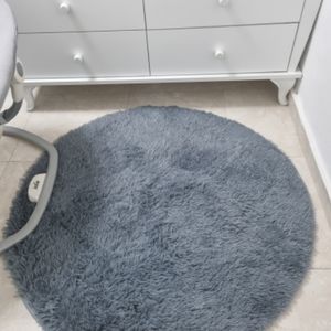 Circular floor mat